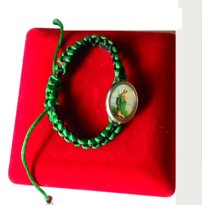 Saint Jude Thaddeus Green String and Silver Tone Medal Bracelet Pulsera De San Judas Tadeo Hilo Color Verde Con Medalla Tono Plateado