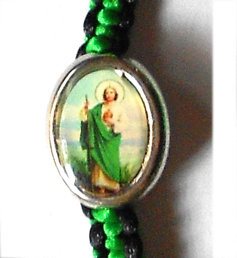 Saint Jude Thaddeus Green String and Silver Tone Medal Bracelet Pulsera De San Judas Tadeo Hilo Color Verde Con Medalla Tono Plateado